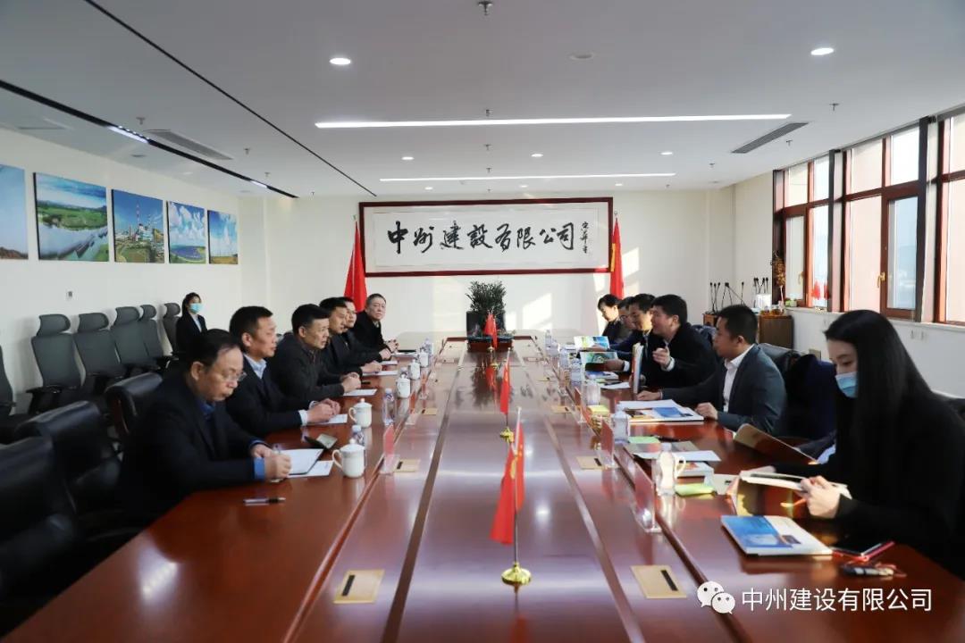 大唐河南清潔能源有限責(zé)任公司總經(jīng)理王永民、金風(fēng)科技集團國內(nèi)營銷中心副總經(jīng)理韓明剛一行到我司參觀考察